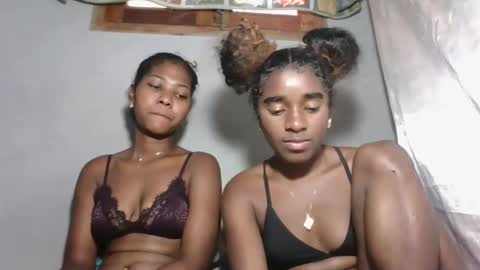 elia011 online show from November 2, 9:00 am