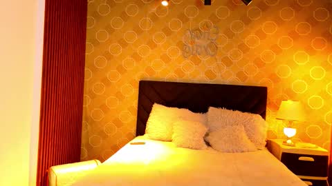 Snapshot of elian_craiggggg chatting on February 14, 11:23 pm Elian online show from February 14, 11:23 pm