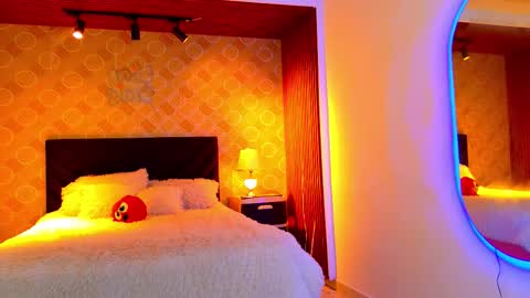 Snapshot of elian_craiggggg chatting on February 21, 3:24 pm Elian online show from February 21, 3:24 pm