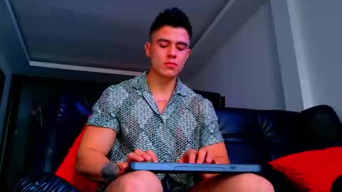 Snapshot of elian_craiggggg chatting on February 23, 8:06 pm Elian online show from February 23, 8:06 pm