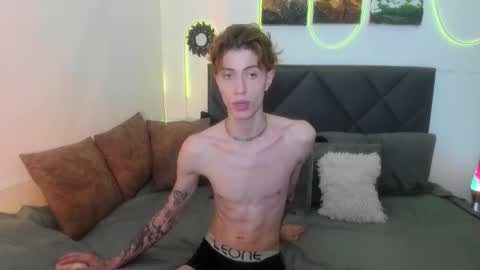 Snapshot of eliann_adam chatting on December 17, 10:43 am eliann_adam online show from December 17, 10:43 am