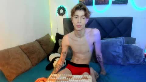 Snapshot of eliann_adam chatting on December 18, 9:59 am eliann_adam online show from December 18, 9:59 am