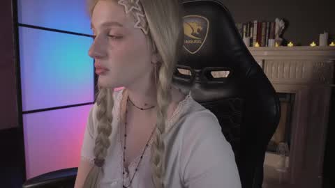 Ellie online show from April 19, 5:18 am