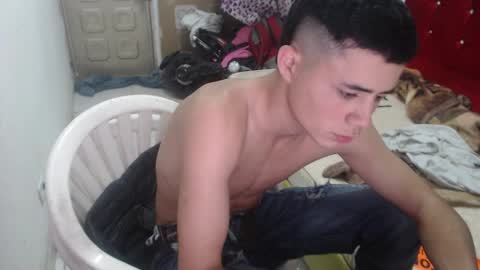 Snapshot of elii_797 chatting on February 20, 4:29 pm bby-santy online show from February 20, 4:29 pm