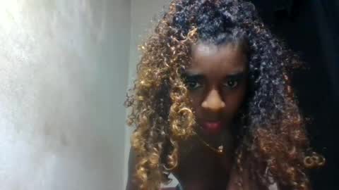Snapshot of elina981 chatting on June 27, 12:22 pm elina981 online show from June 27, 12:22 pm