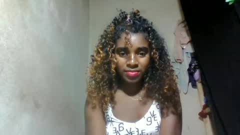 Snapshot of elina981 chatting on July 2, 10:43 am elina981 online show from July 2, 10:43 am