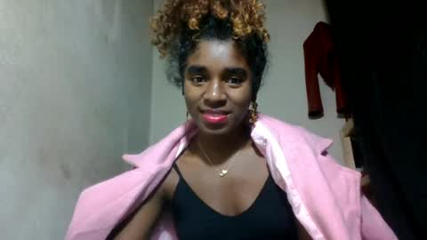 Snapshot of elina981 chatting on July 4, 12:44 pm elina981 online show from July 4, 12:44 pm