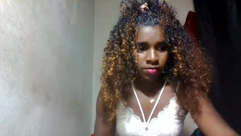 Snapshot of elina981 chatting on July 18, 7:01 am elina981 online show from July 18, 7:01 am