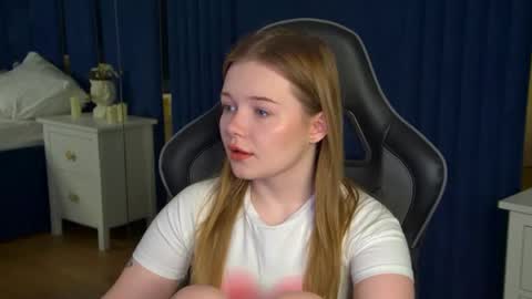 elinavale online show from May 20, 5:08 pm