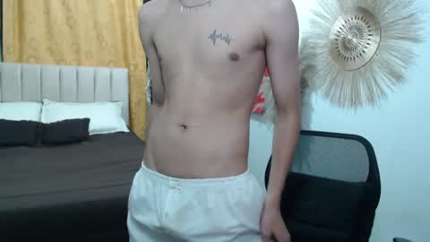 Snapshot of elio_collem chatting on July 20, 10:39 am ELIO online show from July 20, 10:39 am