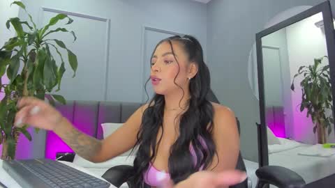 Elisa online show from March 15, 5:30 pm