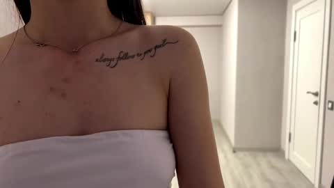 Elisa online show from April 22, 5:14 pm