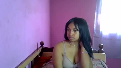 Snapshot of elisah01 chatting on July 20, 7:33 am elisah01 online show from July 20, 7:33 am