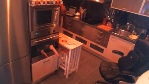 Snapshot of elise_tv chatting on November 12, 8:41 pm Barbie online show from November 12, 8:41 pm