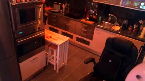 Snapshot of elise_tv chatting on November 30, 7:51 pm Barbie online show from November 30, 7:51 pm