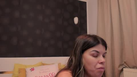 Elly online show from February 20, 9:04 pm