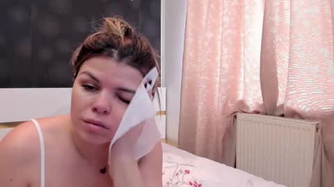 Elly online show from March 20, 9:36 am