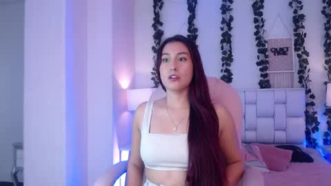 Snapshot of elisevalmont chatting on April 18, 3:21 am ELISE online show from April 18, 3:21 am