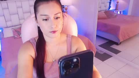 Snapshot of elisevalmont chatting on April 22, 3:20 am ELISE online show from April 22, 3:20 am