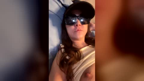 Snapshot of elishacohen33 chatting on March 25, 10:05 pm elishacohen33 online show from March 25, 10:05 pm