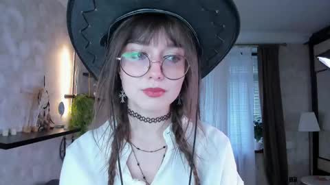 Elis online show from April 18, 8:18 am