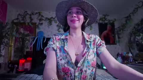 Snapshot of elizabeth77_ chatting on September 14, 1:32 pm Elizabeth online show from September 14, 1:32 pm