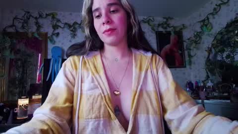 Snapshot of elizabeth77_ chatting on October 13, 8:20 pm Elizabeth online show from October 13, 8:20 pm