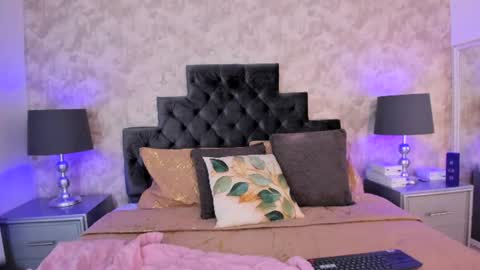 Snapshot of elizabeth_colleman chatting on July 4, 10:27 pm Elizabeth online show from July 4, 10:27 pm