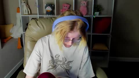 Elizabeth online show from December 18, 1:33 am