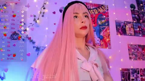 Snapshot of elizabeth_jing chatting on May 25, 4:35 pm Independent Model online show from May 25, 4:35 pm