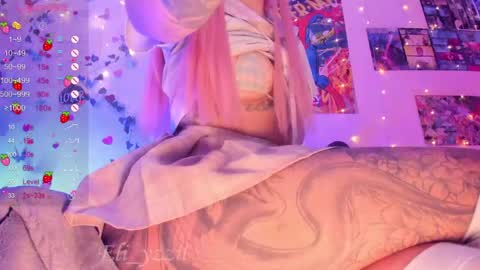 Snapshot of elizabeth_jing chatting on May 29, 2:48 pm Independent Model online show from May 29, 2:48 pm