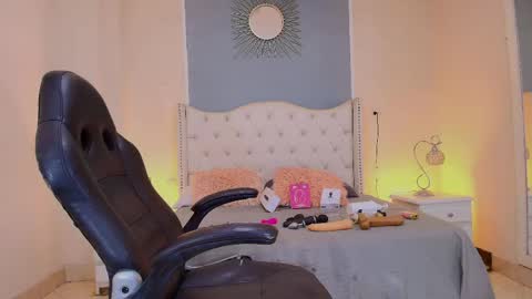Snapshot of elizabeth_santos1 chatting on June 8, 3:40 am Elizabeth online show from June 8, 3:40 am