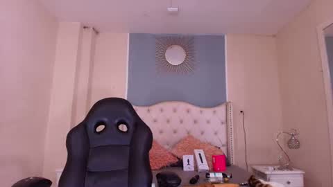 Snapshot of elizabeth_santos1 chatting on July 1, 1:18 am Elizabeth online show from July 1, 1:18 am