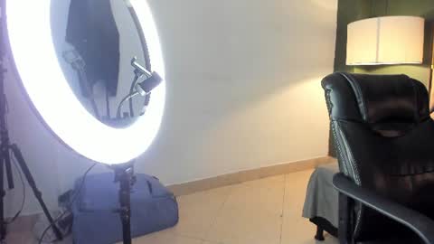 Snapshot of elizabeth_santos1 chatting on July 4, 11:27 am Elizabeth online show from July 4, 11:27 am