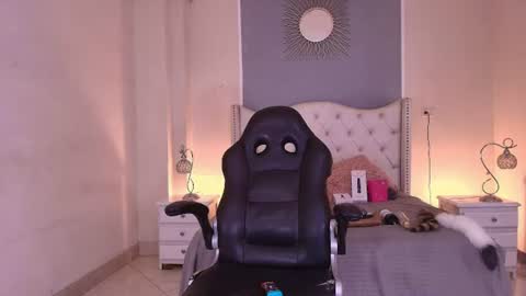 Snapshot of elizabeth_santos1 chatting on July 5, 2:02 pm Elizabeth online show from July 5, 2:02 pm