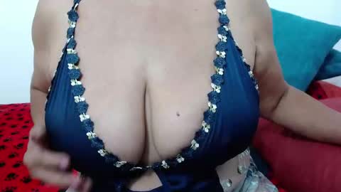 ElizabethMiler online show from May 6, 2:08 am