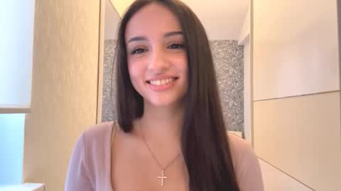 Mia online show from November 9, 9:40 am