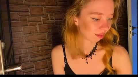 Snapshot of elizastorm chatting on July 16, 6:25 pm Eliza online show from July 16, 6:25 pm