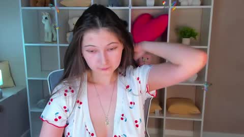 Ella online show from April 21, 1:07 am