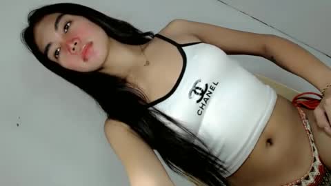 Snapshot of ella_walkerxxx chatting on June 17, 4:19 pm ella_walkerxxx online show from June 17, 4:19 pm