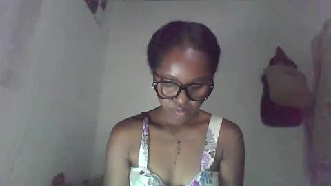 Snapshot of ellah245 chatting on February 17, 5:52 pm ellah245 online show from February 17, 5:52 pm