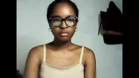 Snapshot of ellah245 chatting on February 24, 10:02 am ellah245 online show from February 24, 10:02 am