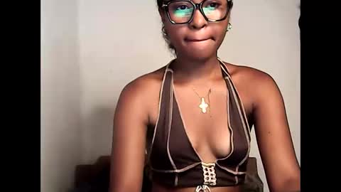 ellah245 online show from March 30, 9:21 am