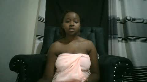 ellah-simone online show from June 21, 6:10 pm
