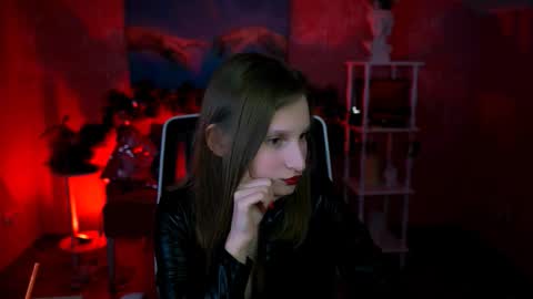 Ella online show from January 8, 5:15 pm