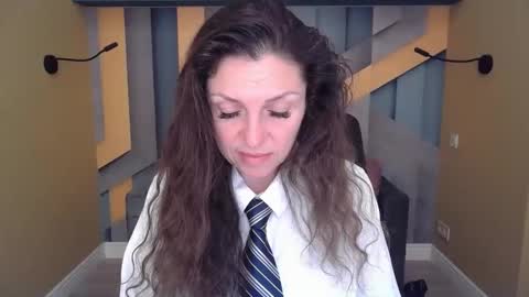 EllaLongs online show from January 15, 2:10 pm