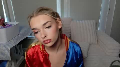 ellalowe online show from May 13, 9:44 pm