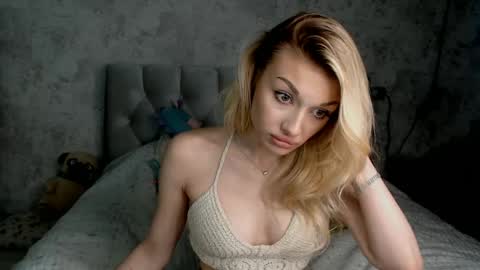 ellamilla online show from June 3, 2:33 pm