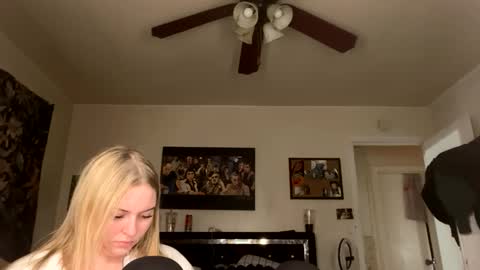 Snapshot of ellejess chatting on March 3, 4:57 pm ellejess online show from March 3, 4:57 pm