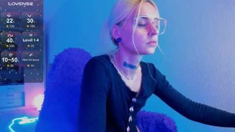 Ellie online show from August 2, 3:21 pm
